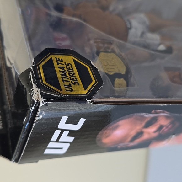 🆕️ UFC Daniel Cormier Action Figure - Picture 4 of 5